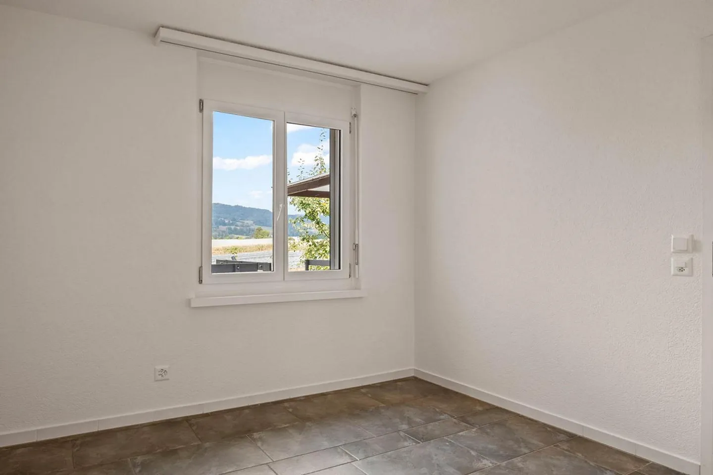 Renovierte 2.5 Zimmer-Gartenwohnung mit Wellnessbereich - Photo 6 of 13