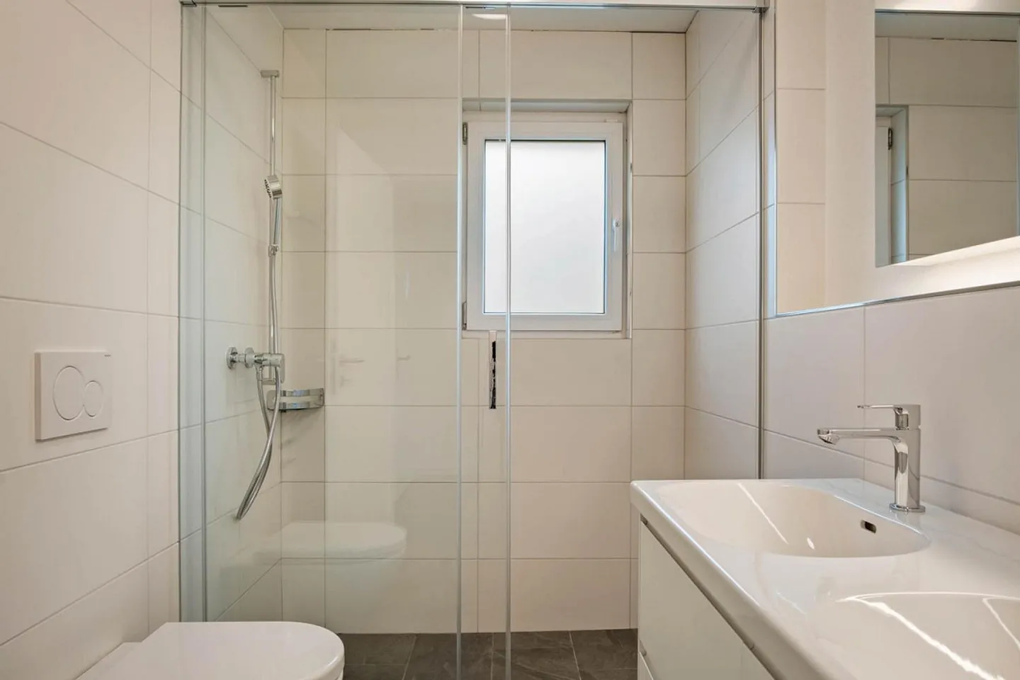 Renovierte 2.5 Zimmer-Gartenwohnung mit Wellnessbereich - Photo 7 of 13