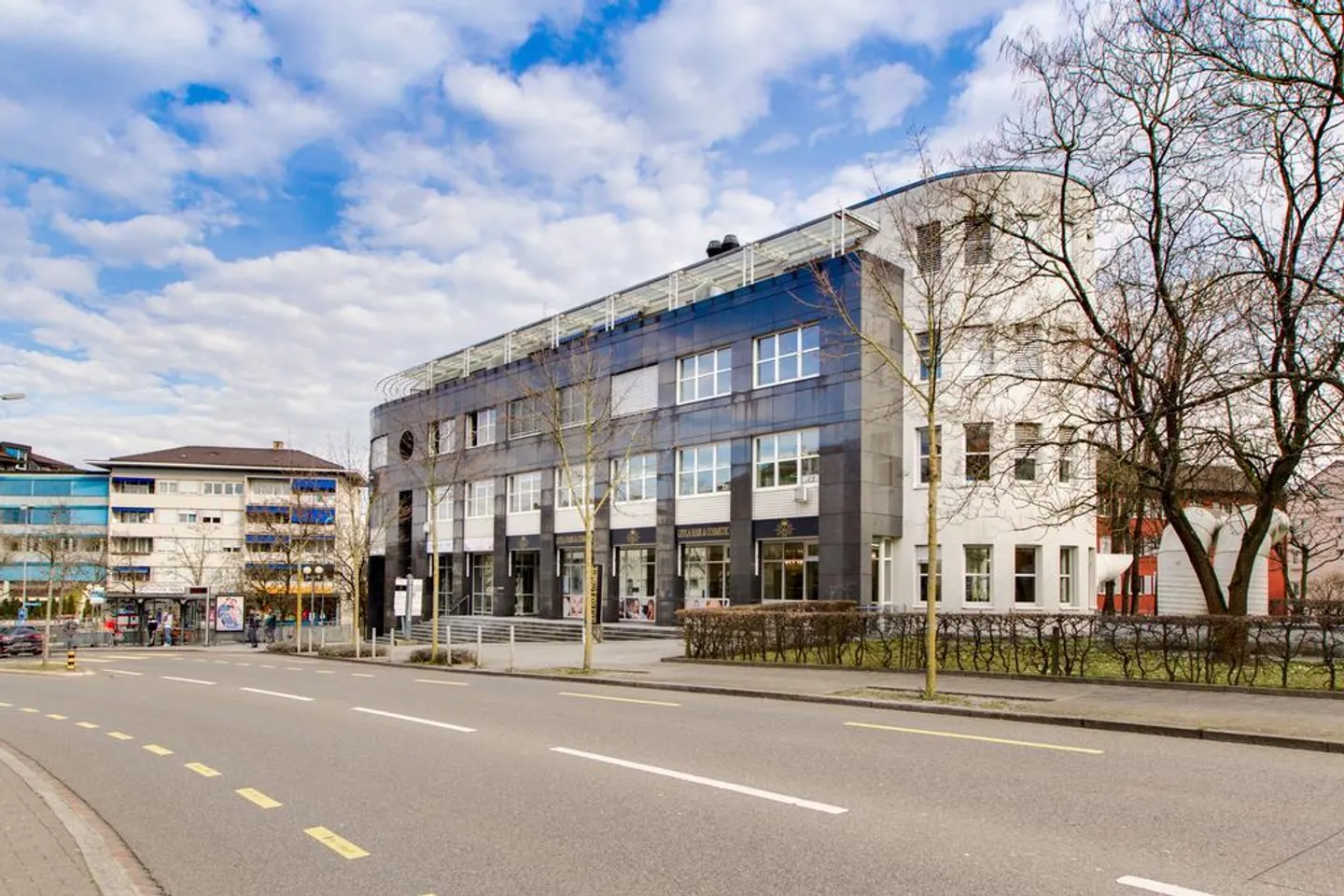 In the center of Glattbrugg! - Photo 1 of 1