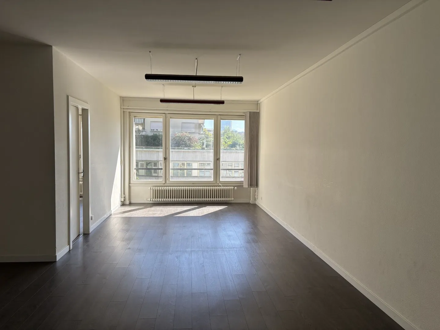 Spacious and bright office of 175 m² - flexible conditions - Photo 1 of 6
