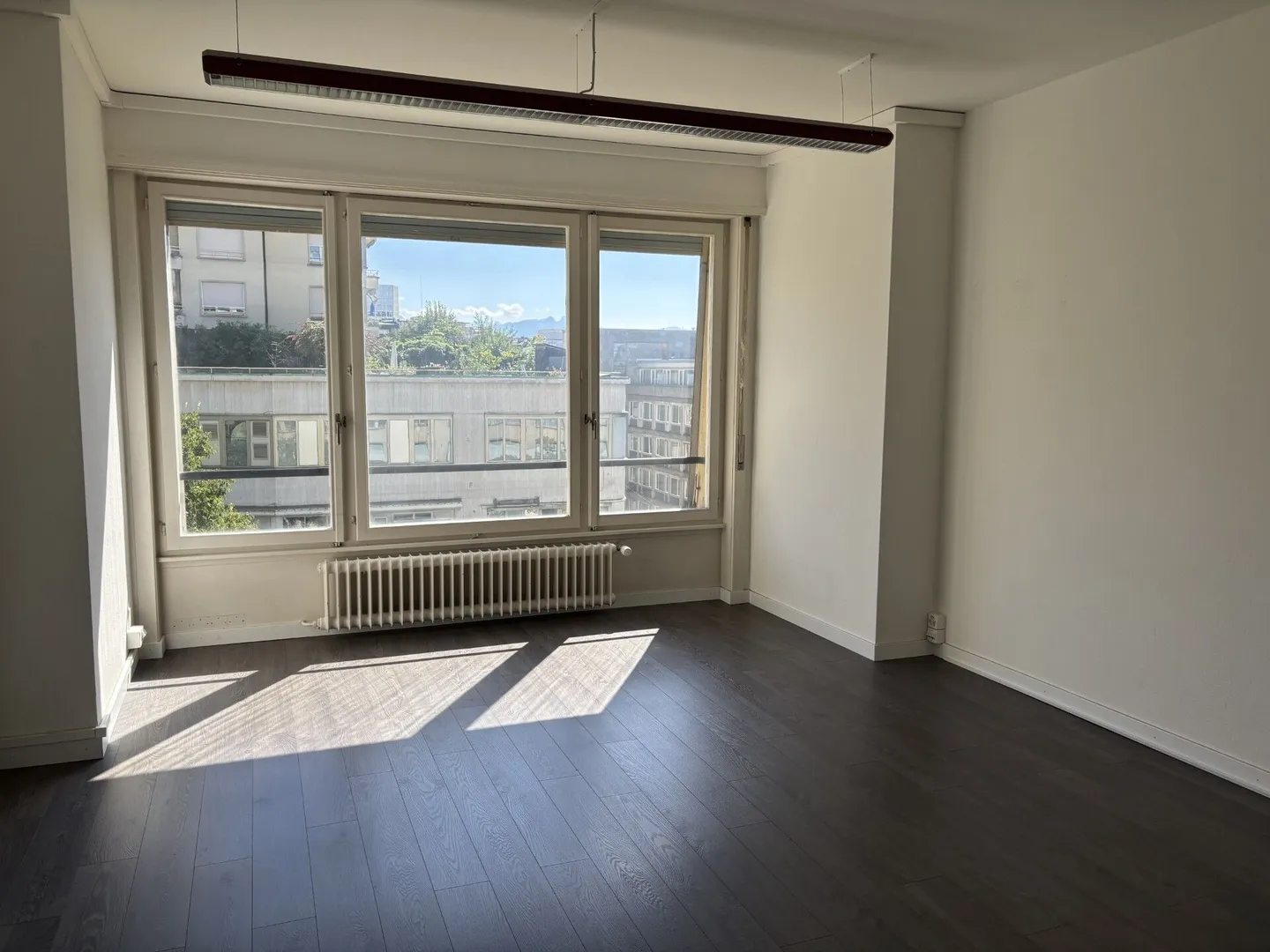 Spacious and bright office of 175 m² - flexible conditions - Photo 2 of 6