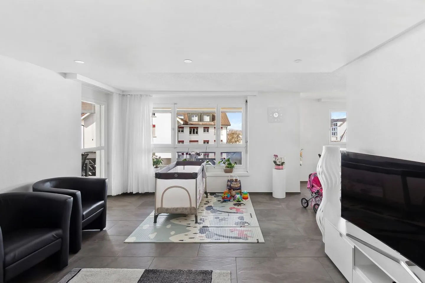 Zentrales Apartment mit Balkon - Foto 2 von 8