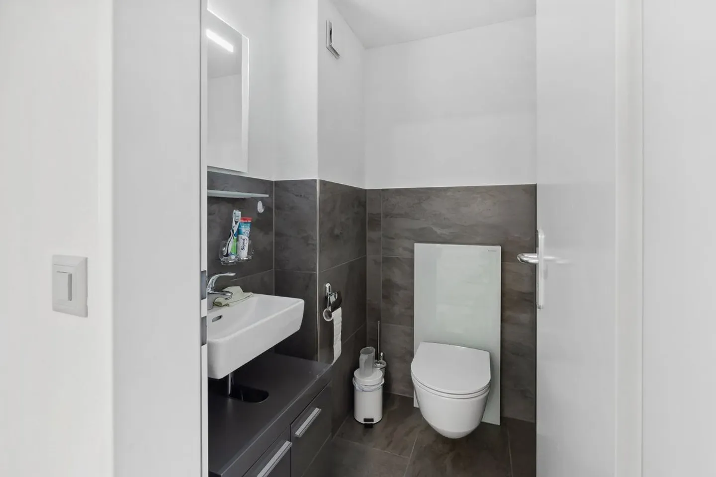 Zentrales Apartment mit Balkon - Foto 3 von 8