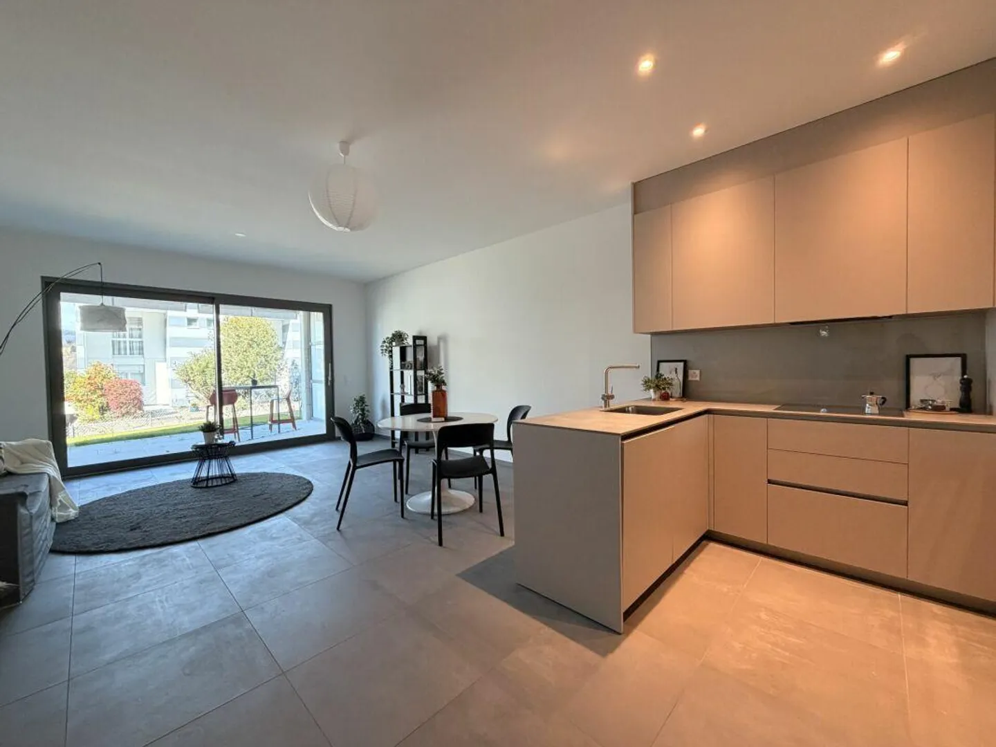 PREGASSONA · ELEGANT 3½-ROOM APARTMENT WITH COVERED TERRACE AND GARDEN - Photo 4 of 14