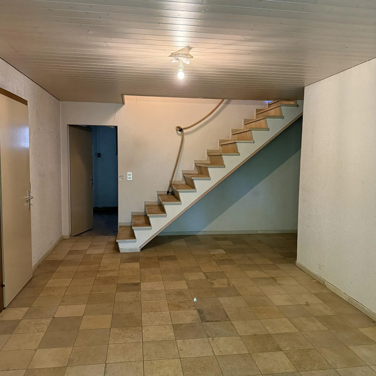Casa unifamiliare con vista e potenziale a Metzerlen - Foto 7 di 9