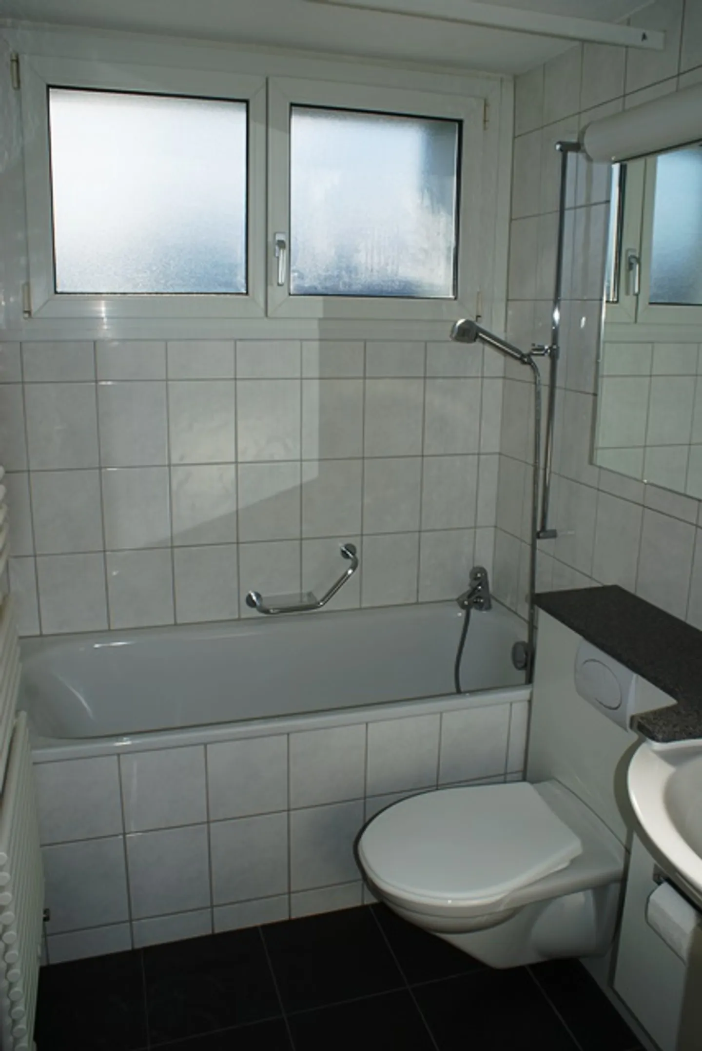 Helle 4-Zimmer-Wohnung in Länggass - Foto 3 von 6