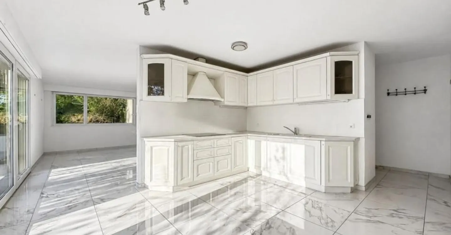 APPARTAMENTO DI 3,5 LOCALI DI 97 M2 CON TERRAZZA E 2 POSTI AUTO. - Foto 4 di 13