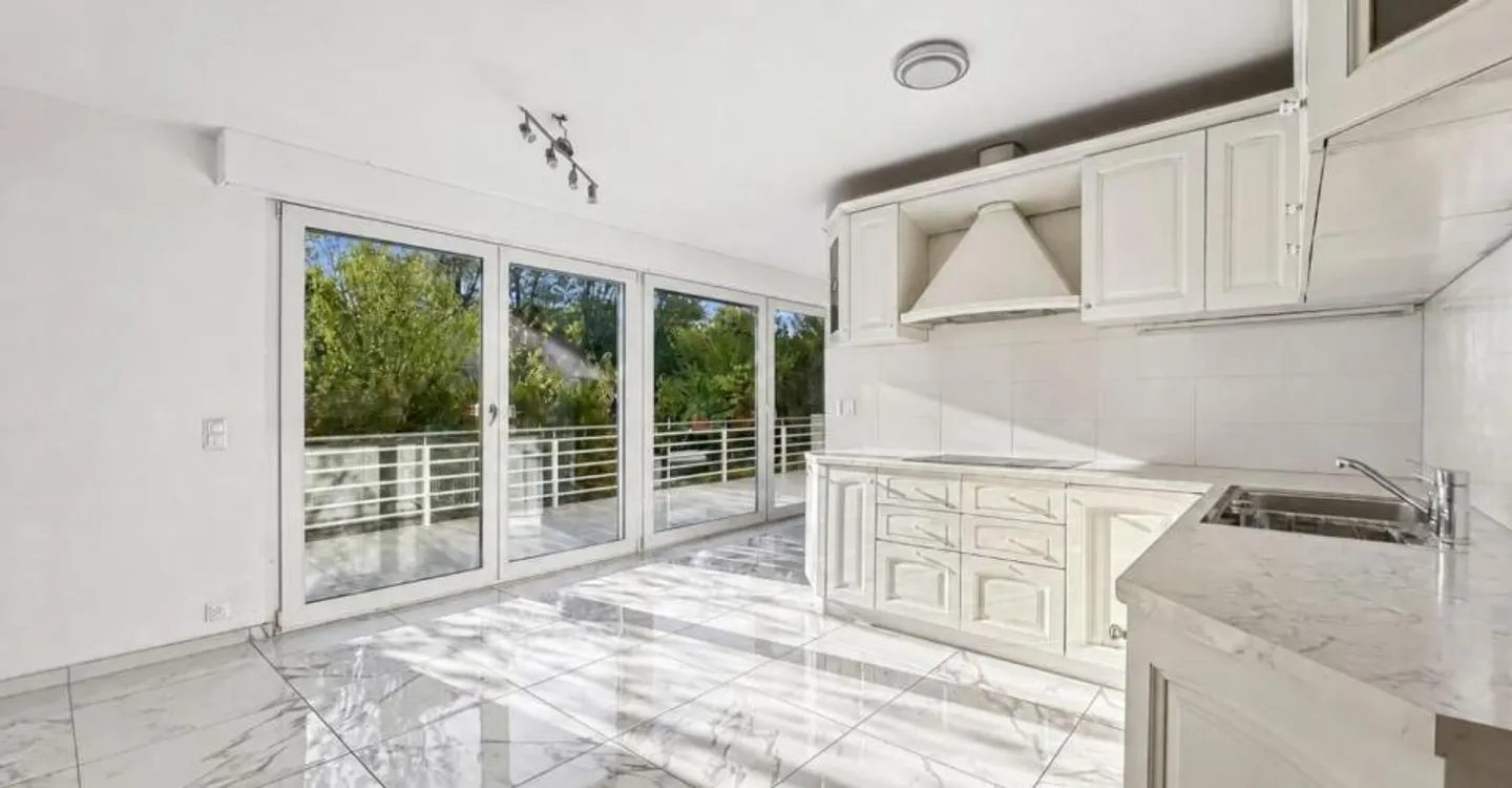 APPARTAMENTO DI 3,5 LOCALI DI 97 M2 CON TERRAZZA E 2 POSTI AUTO. - Foto 6 di 13