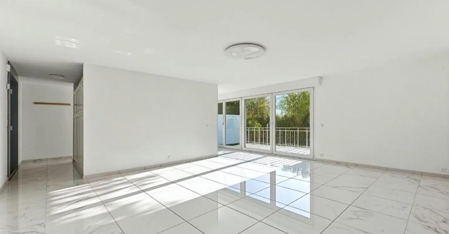 APPARTAMENTO DI 3,5 LOCALI DI 97 M2 CON TERRAZZA E 2 POSTI AUTO. - Foto 2 di 13
