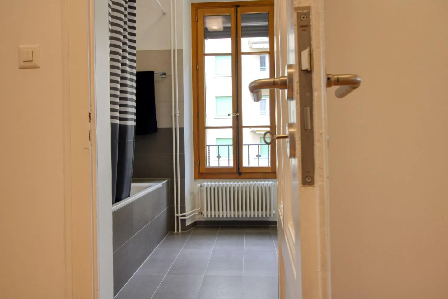 Chambre meublée dans un appartement modernisé dans un emplacement de choix - Photo 2 sur 13