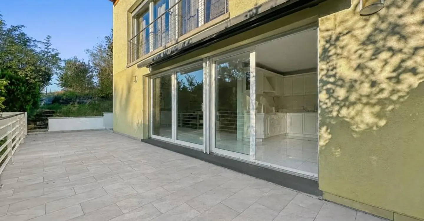 APPARTAMENTO DI 3,5 LOCALI DI 97 M2 CON TERRAZZA E 2 POSTI AUTO. - Foto 8 di 13