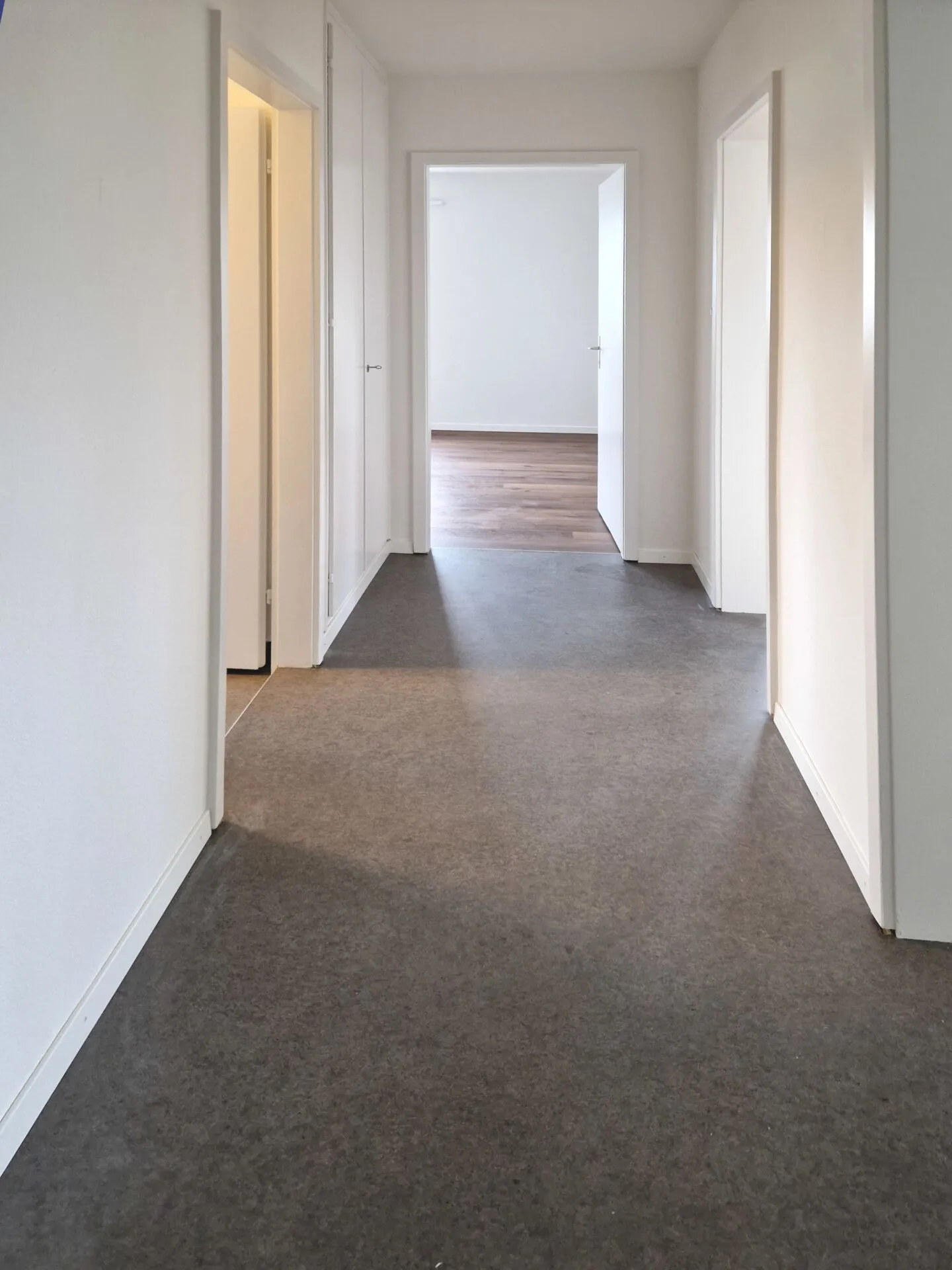 3-room apartment with balcony 1st floor right - Photo 2 of 6