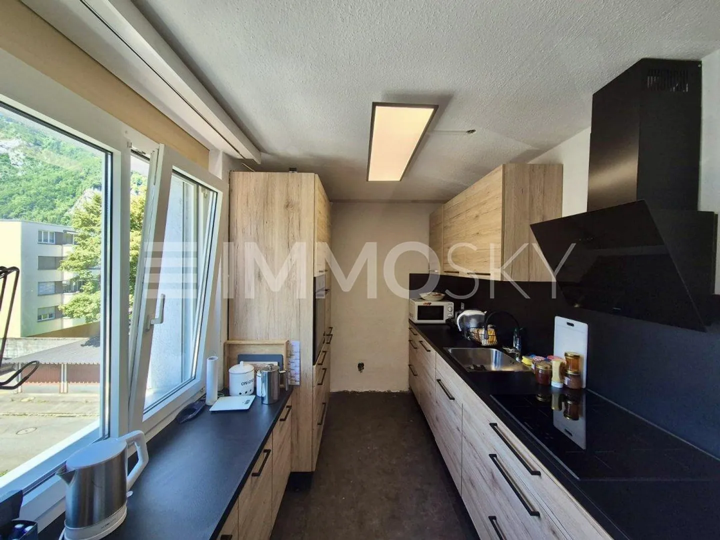 Pleasant residential area with a view of the castle - Photo 4 of 5