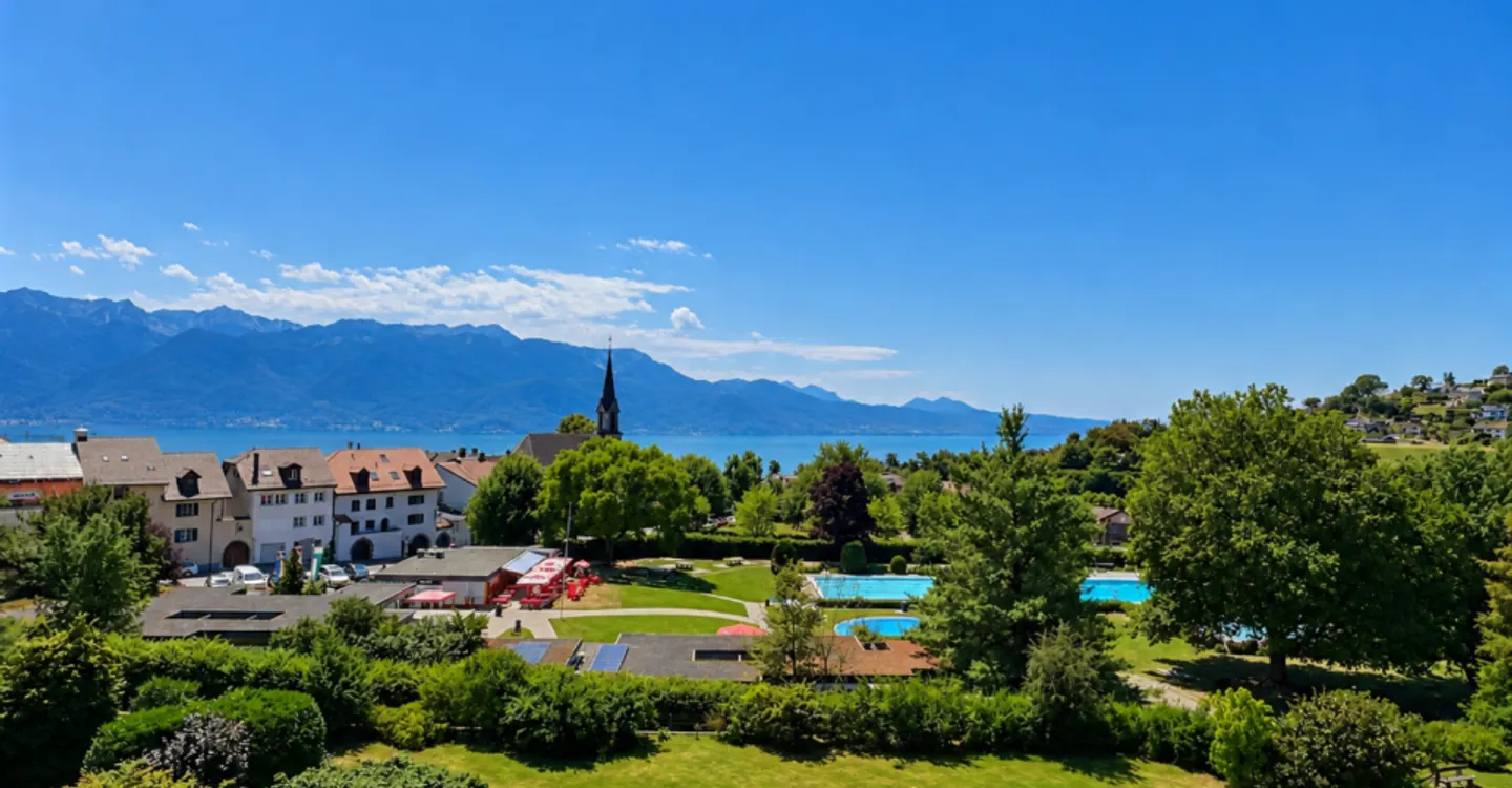 Spacious 4.5-room apartment with panoramic view of the lake and mountains - Photo 1 of 10
