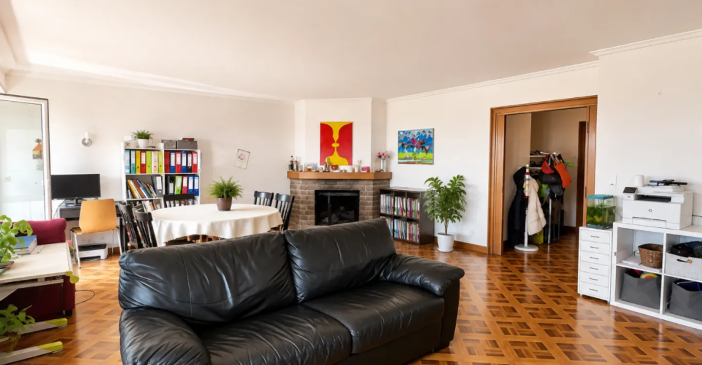 Spacious 4.5-room apartment with panoramic view of the lake and mountains - Photo 2 of 10