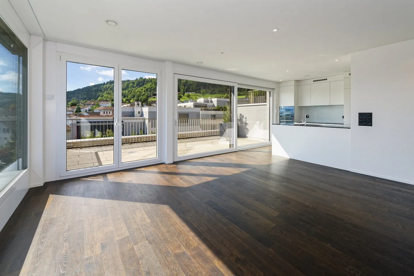 Moderno appartamento attico di 3,5 stanze con ampie terrazze e ascensore nell'appartamento - Foto 6 di 17