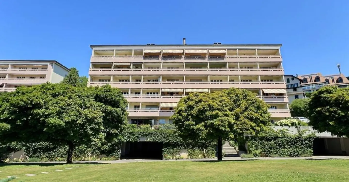 Spacious 4.5-room apartment with panoramic view of the lake and mountains - Photo 10 of 10