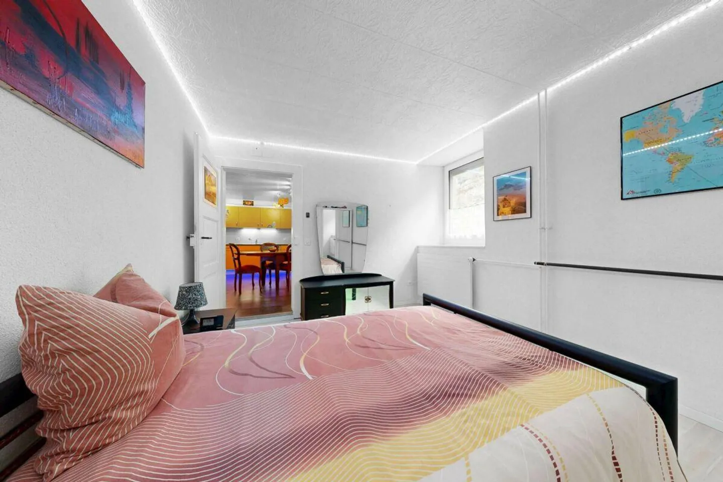 Ampia casa unifamiliare con area esterna versatile e parcheggio... - Foto 5 di 22