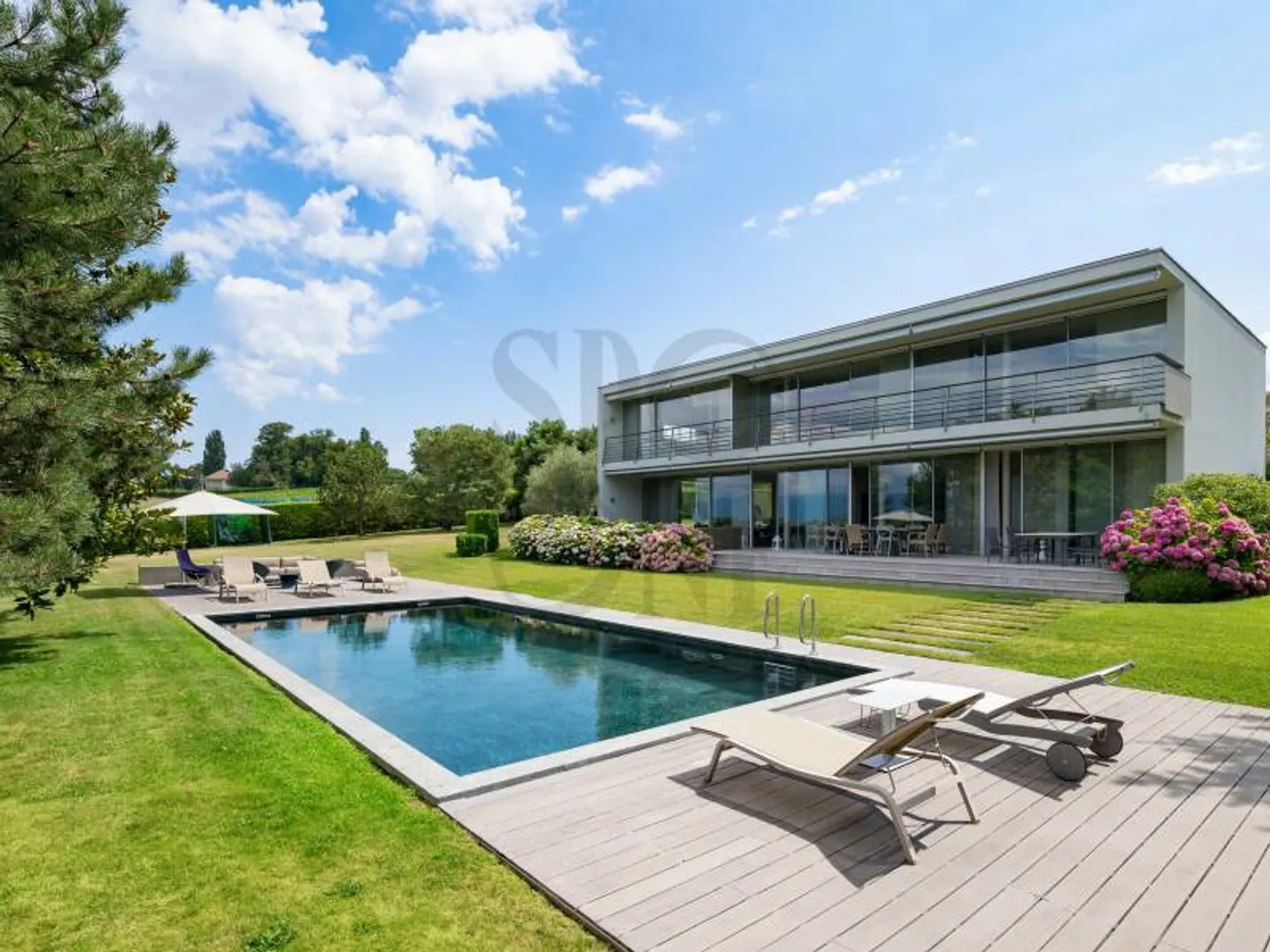 Maison Familiale Contemporaine avec Piscine - Photo 1 sur 11