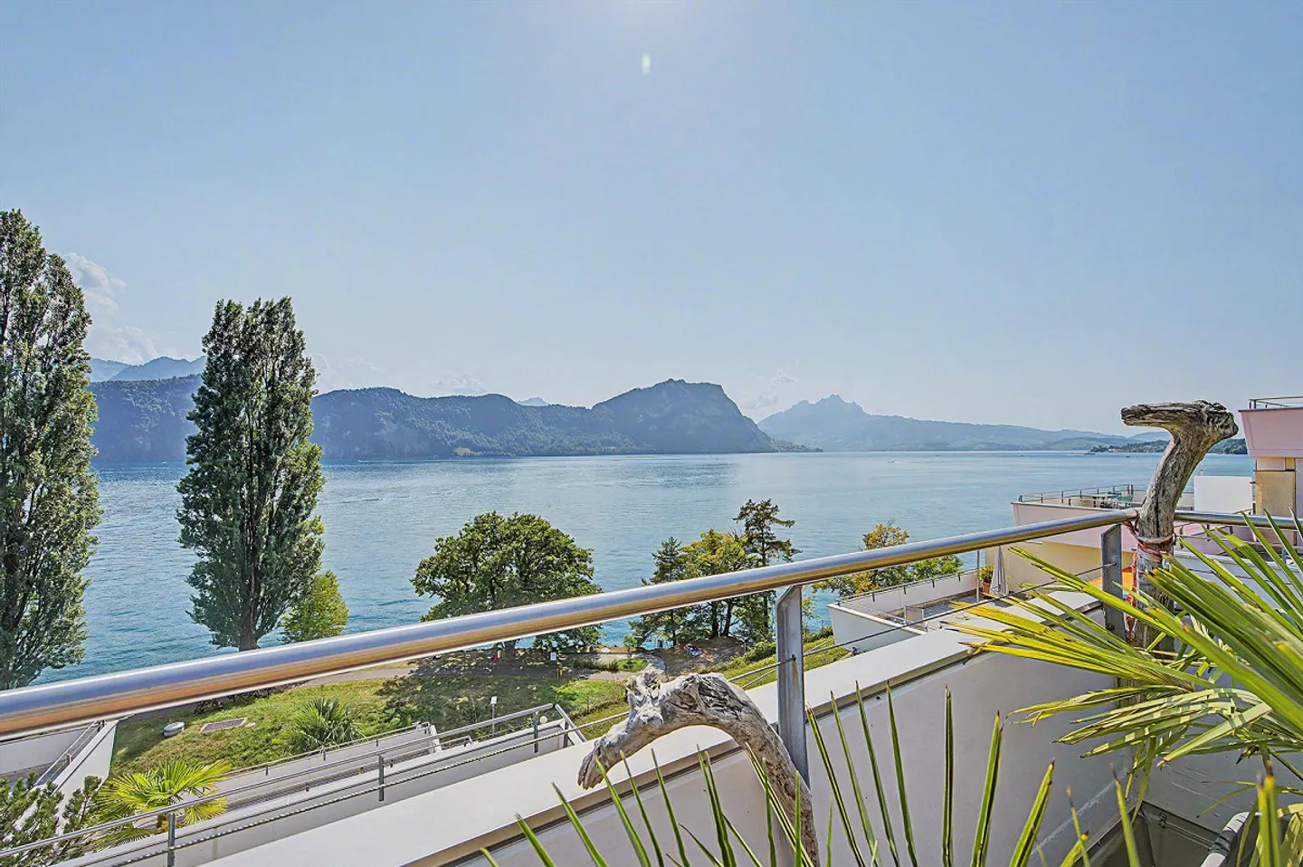 Terrassenwohnung mit traumhaftem Blick auf Vierwaldstättersee & Berge - Photo 1 of 5