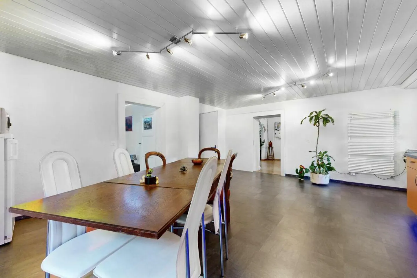 Ampia casa unifamiliare con area esterna versatile e parcheggio... - Foto 4 di 22