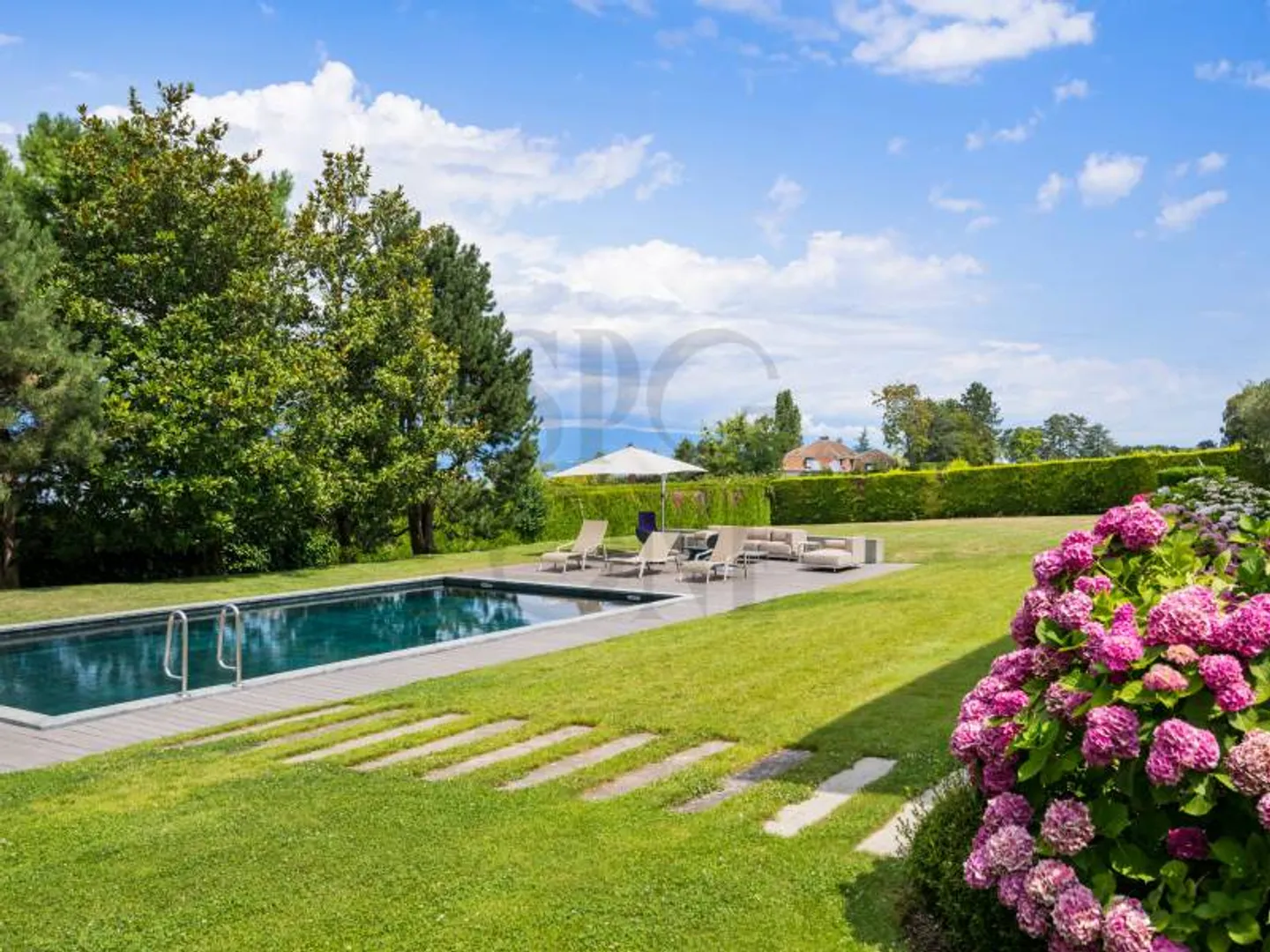 Maison Familiale Contemporaine avec Piscine - Photo 3 sur 11