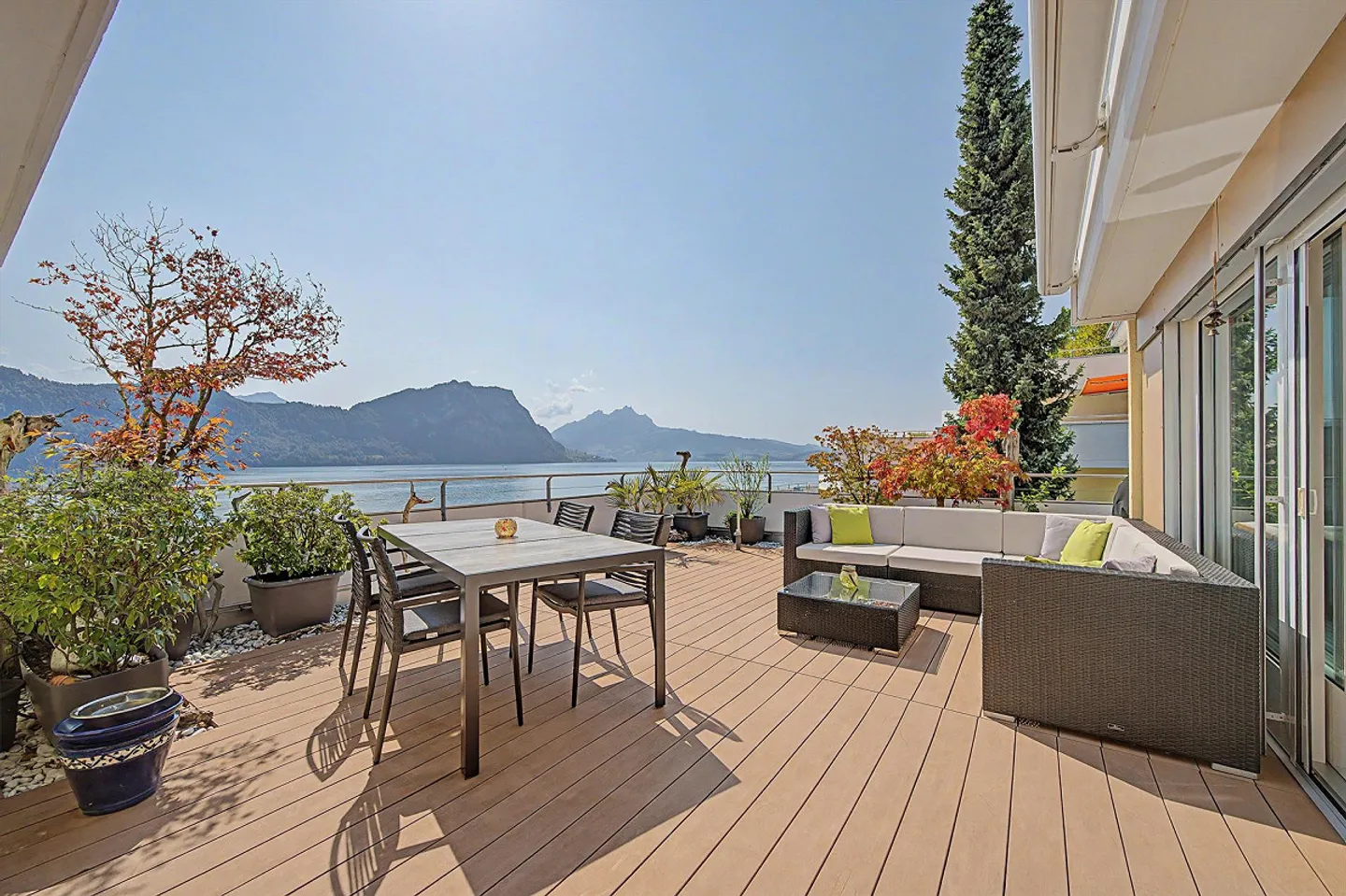 Terrassenwohnung mit traumhaftem Blick auf Vierwaldstättersee & Berge - Photo 2 of 5