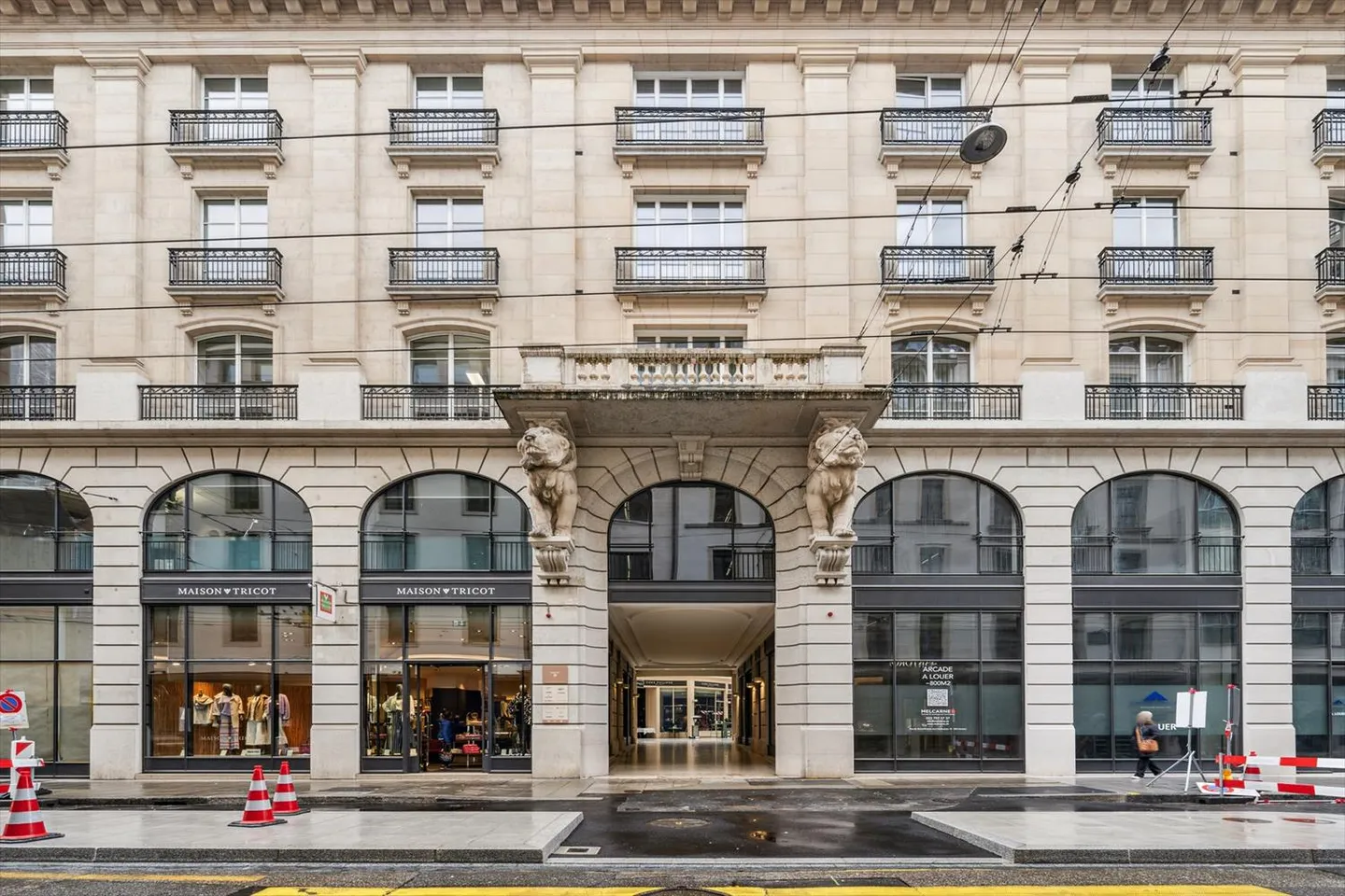 Surface de bureaux au centre ville de Genève, dans un immeuble de haut standing - Photo 1 sur 9