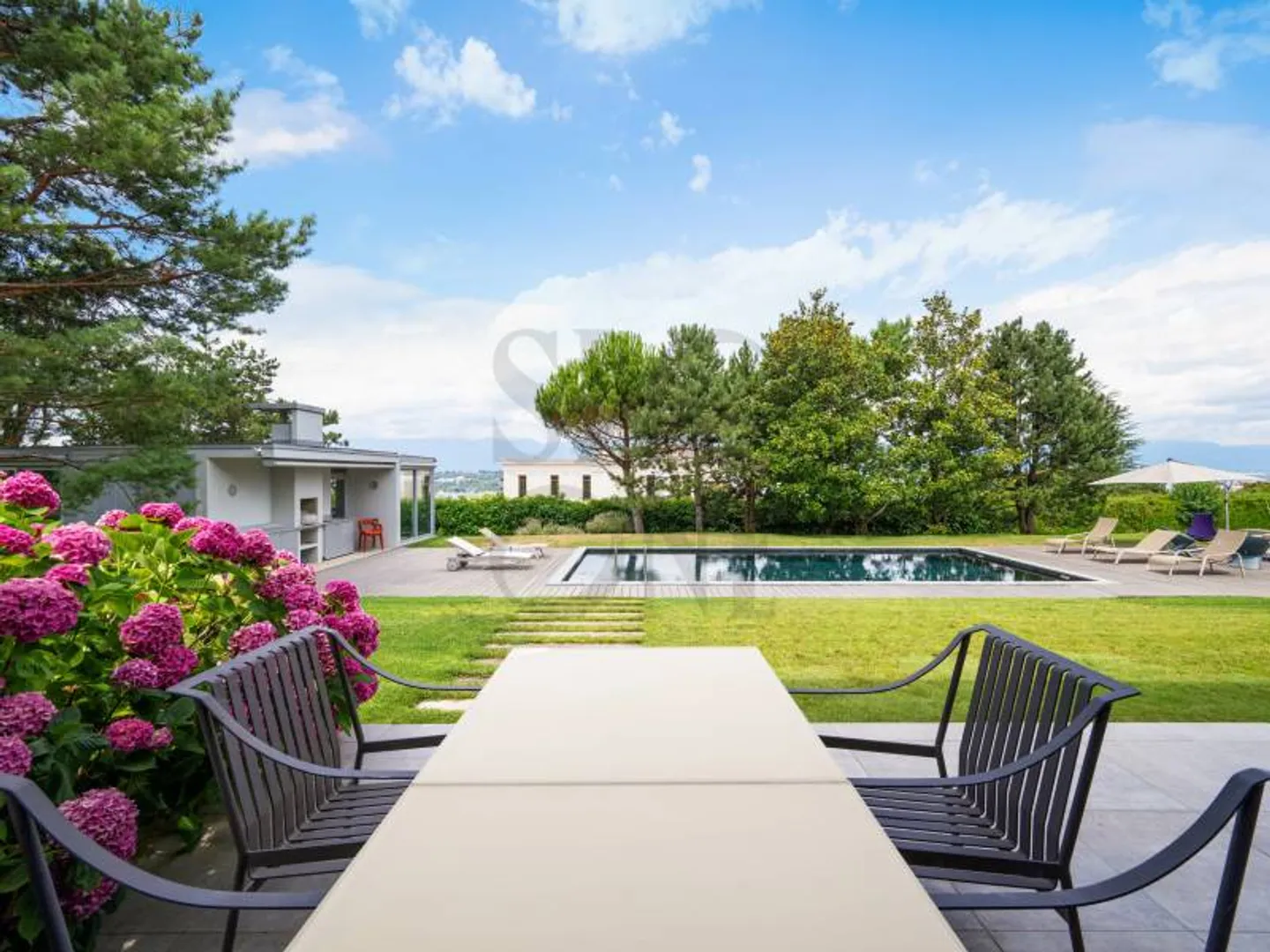 Maison Familiale Contemporaine avec Piscine - Photo 5 sur 11