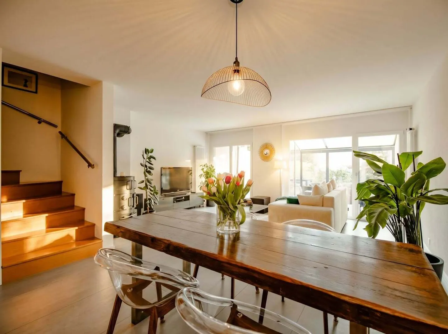 Schönes, renoviertes 6,5-Zimmer-Haus in einer Wohngegend - Foto 2 von 21