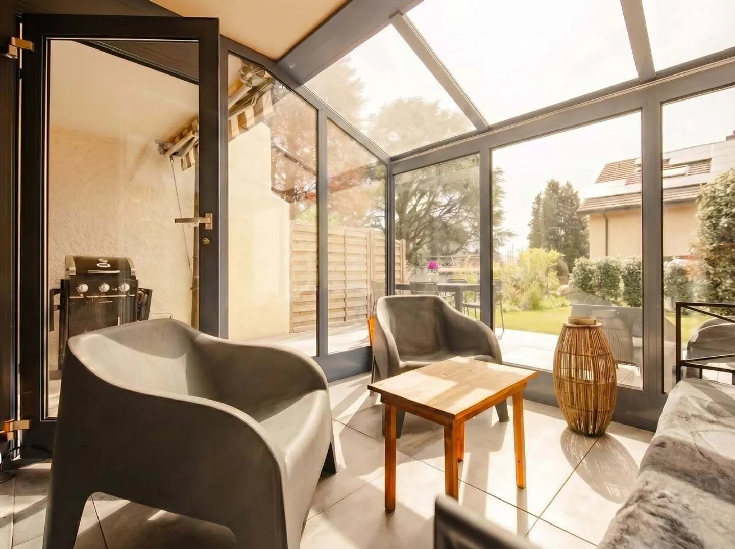 Schönes, renoviertes 6,5-Zimmer-Haus in einer Wohngegend - Foto 4 von 21