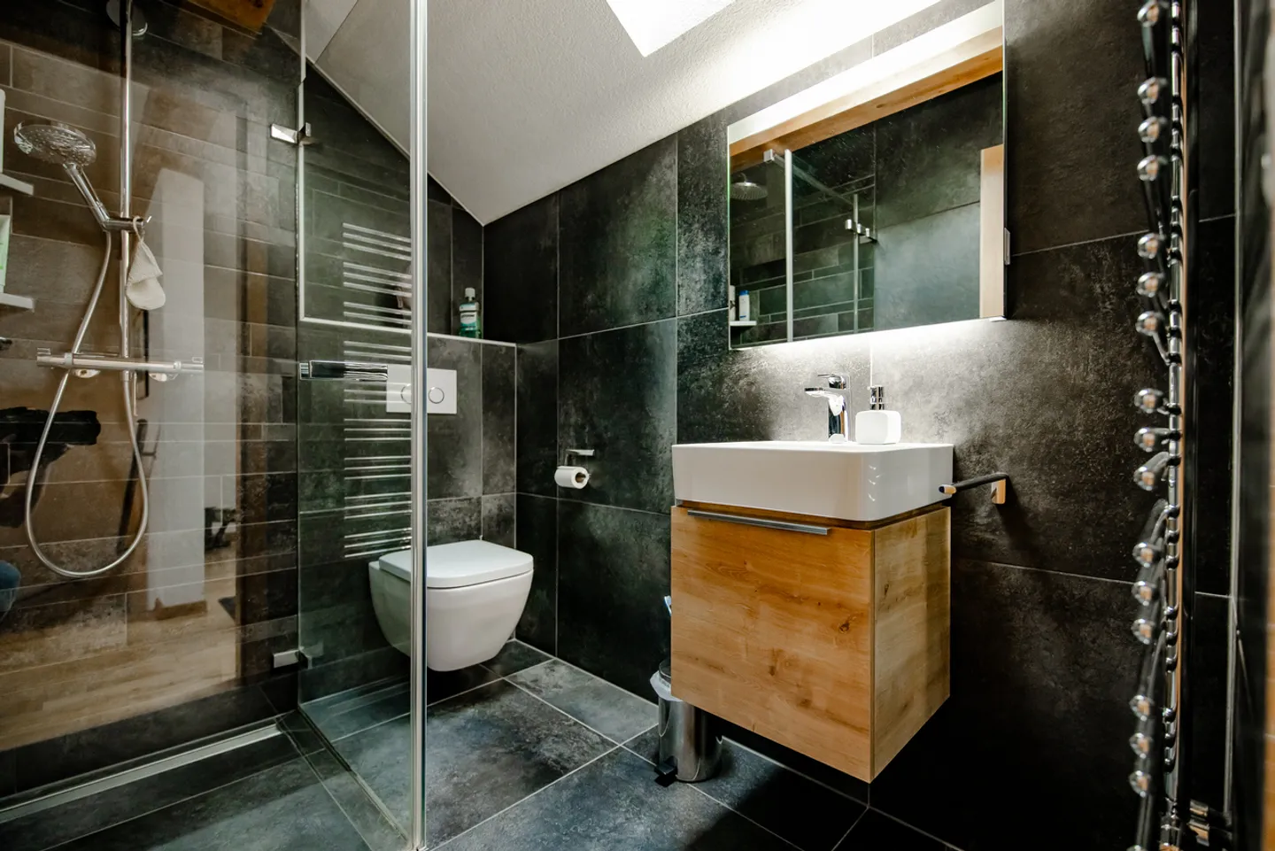 Schönes, renoviertes 6,5-Zimmer-Haus in einer Wohngegend - Foto 10 von 21