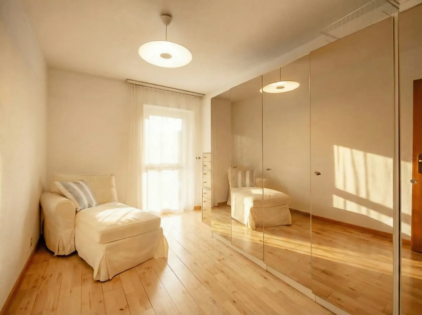 Schönes, renoviertes 6,5-Zimmer-Haus in einer Wohngegend - Foto 11 von 21