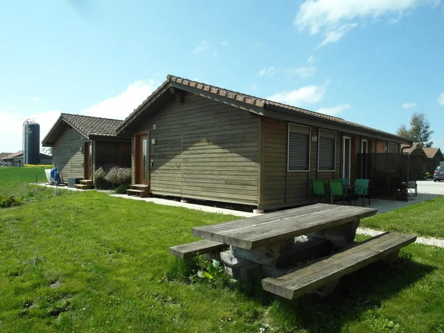 A vendre au Bey à Avenches, 4 pavillons de vacances en zone de tourisme et loisi - Photo 2 sur 13