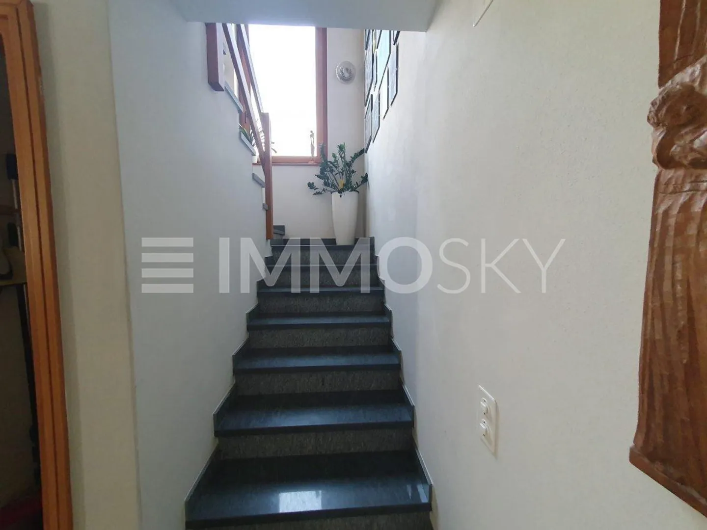 Independent House with Mountain Panorama and Outdoor Areas - Photo 4 of 5