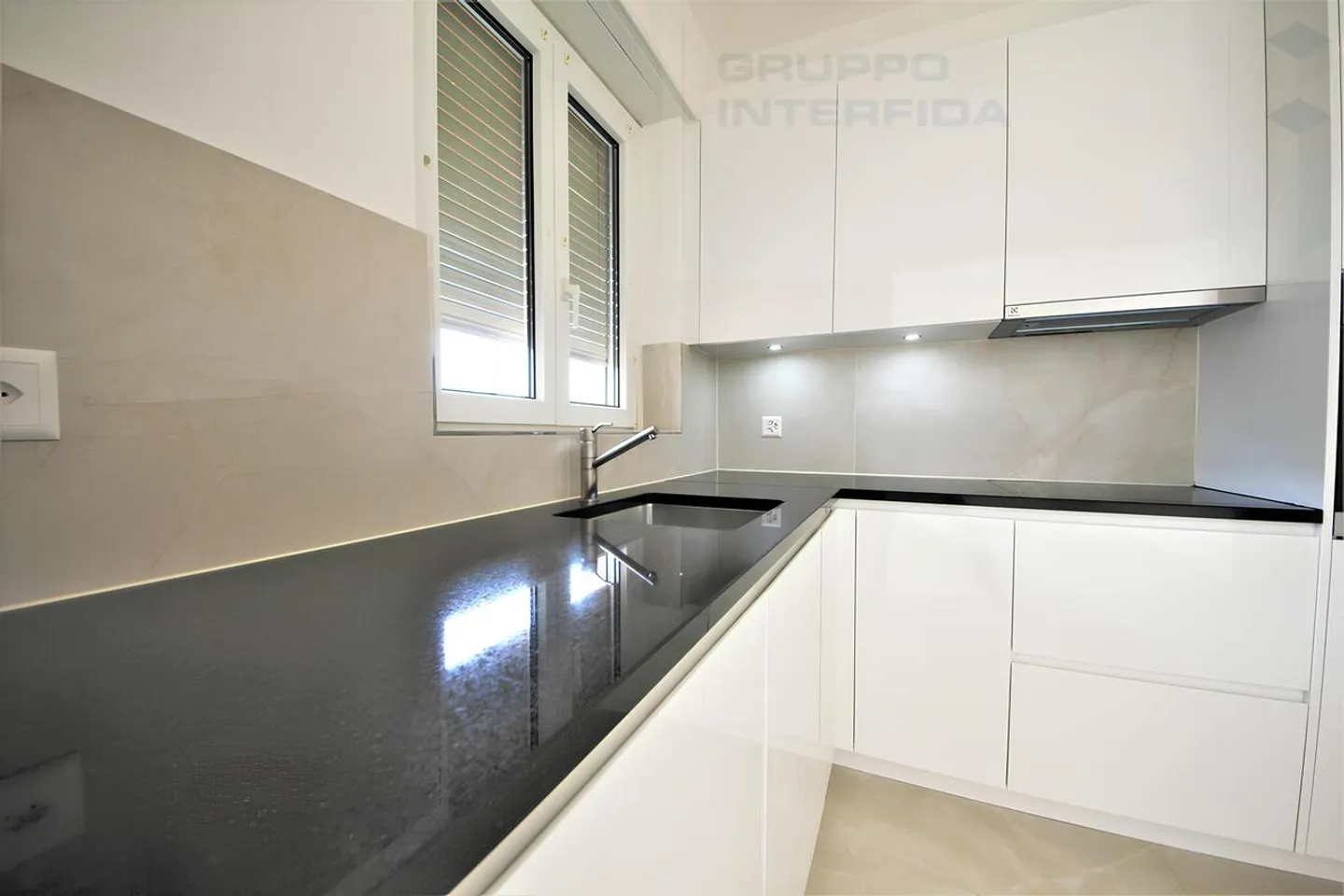 CHIASSO - APPARTEMENT 4.5 PIÈCES RÉNOVÉ - Photo 3 sur 10