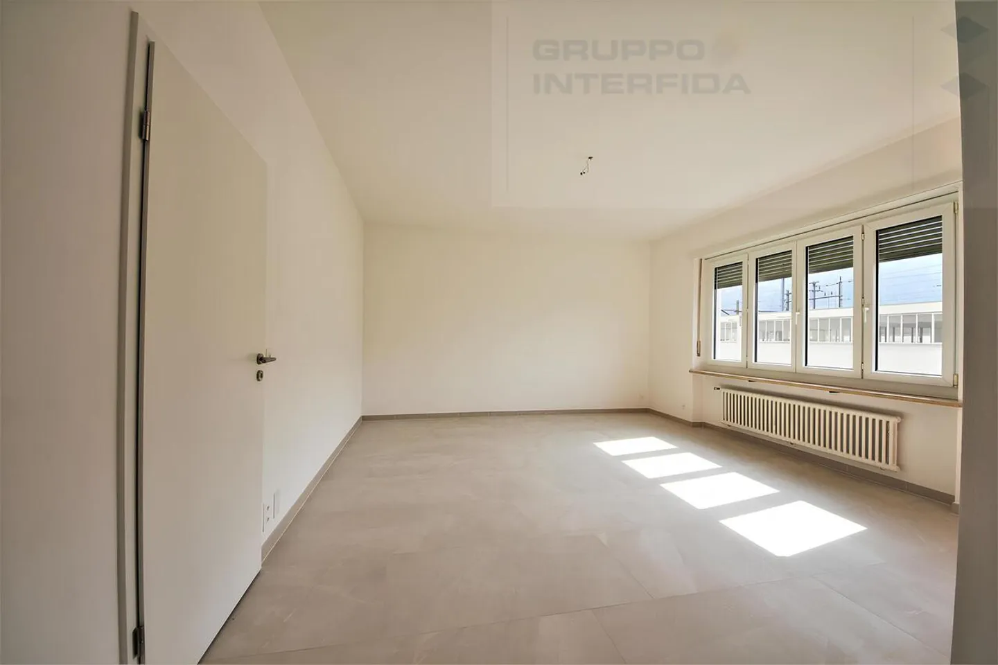 CHIASSO - APPARTEMENT 4.5 PIÈCES RÉNOVÉ - Photo 4 sur 10