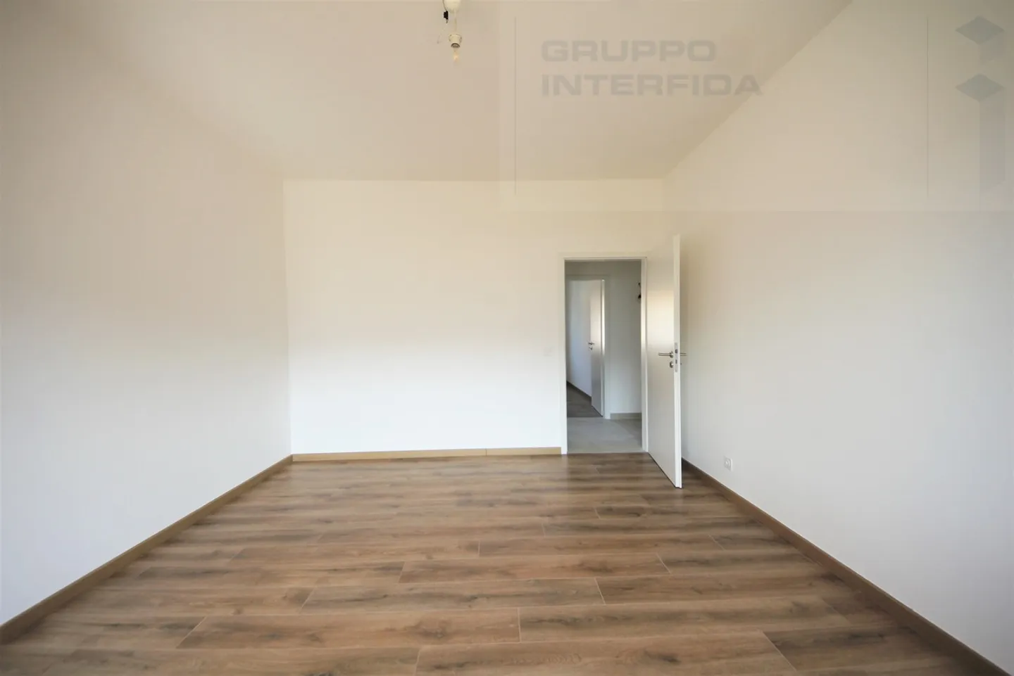 CHIASSO - APPARTEMENT 4.5 PIÈCES RÉNOVÉ - Photo 7 sur 10