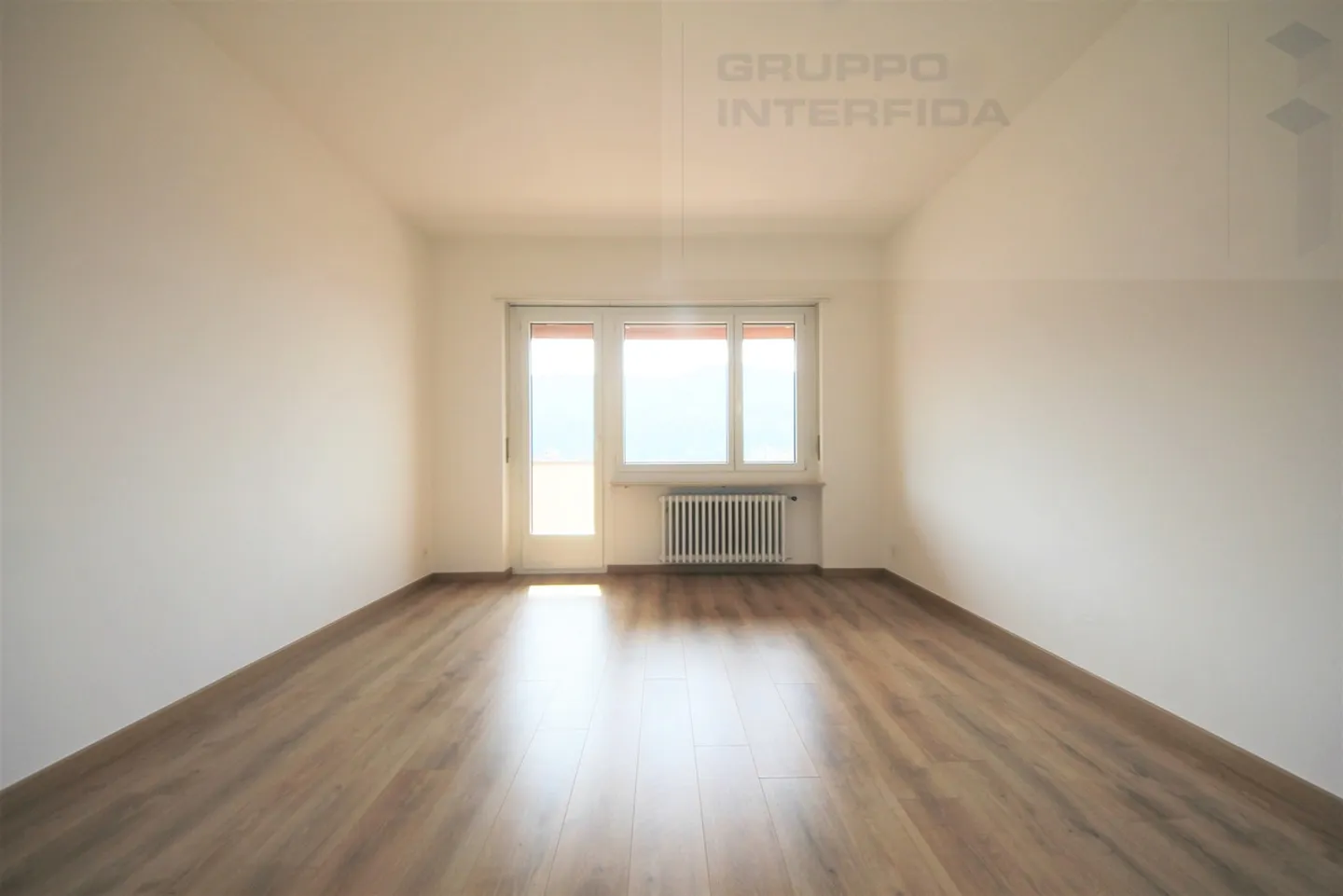 CHIASSO - APPARTEMENT 4.5 PIÈCES RÉNOVÉ - Photo 8 sur 10