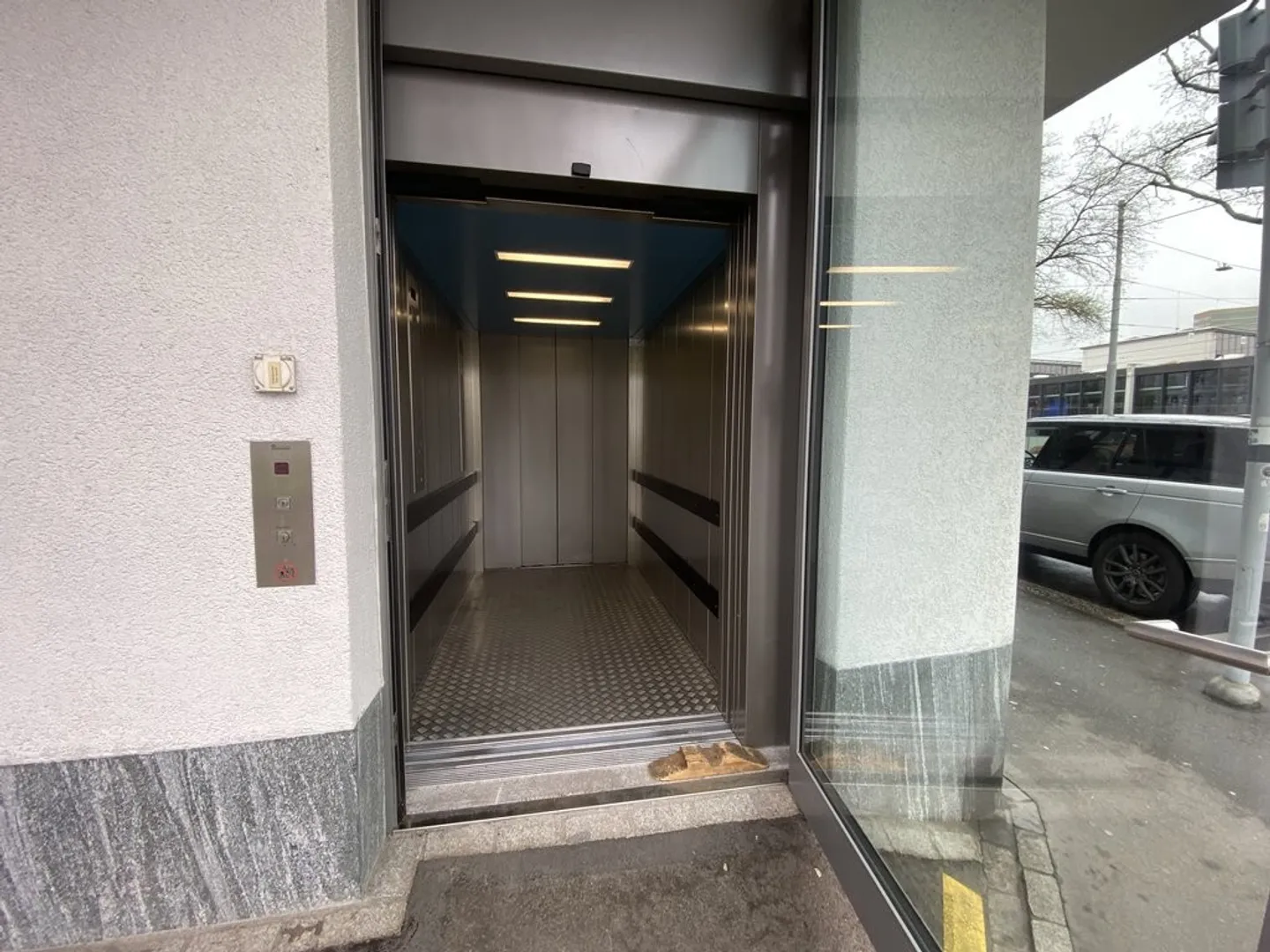 Spazio commerciale in posizione privilegiata nel centro di Oerlikon - Foto 6 di 9