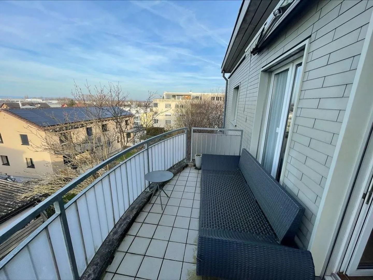 Bright apartment with lake view! - Photo 6 of 8