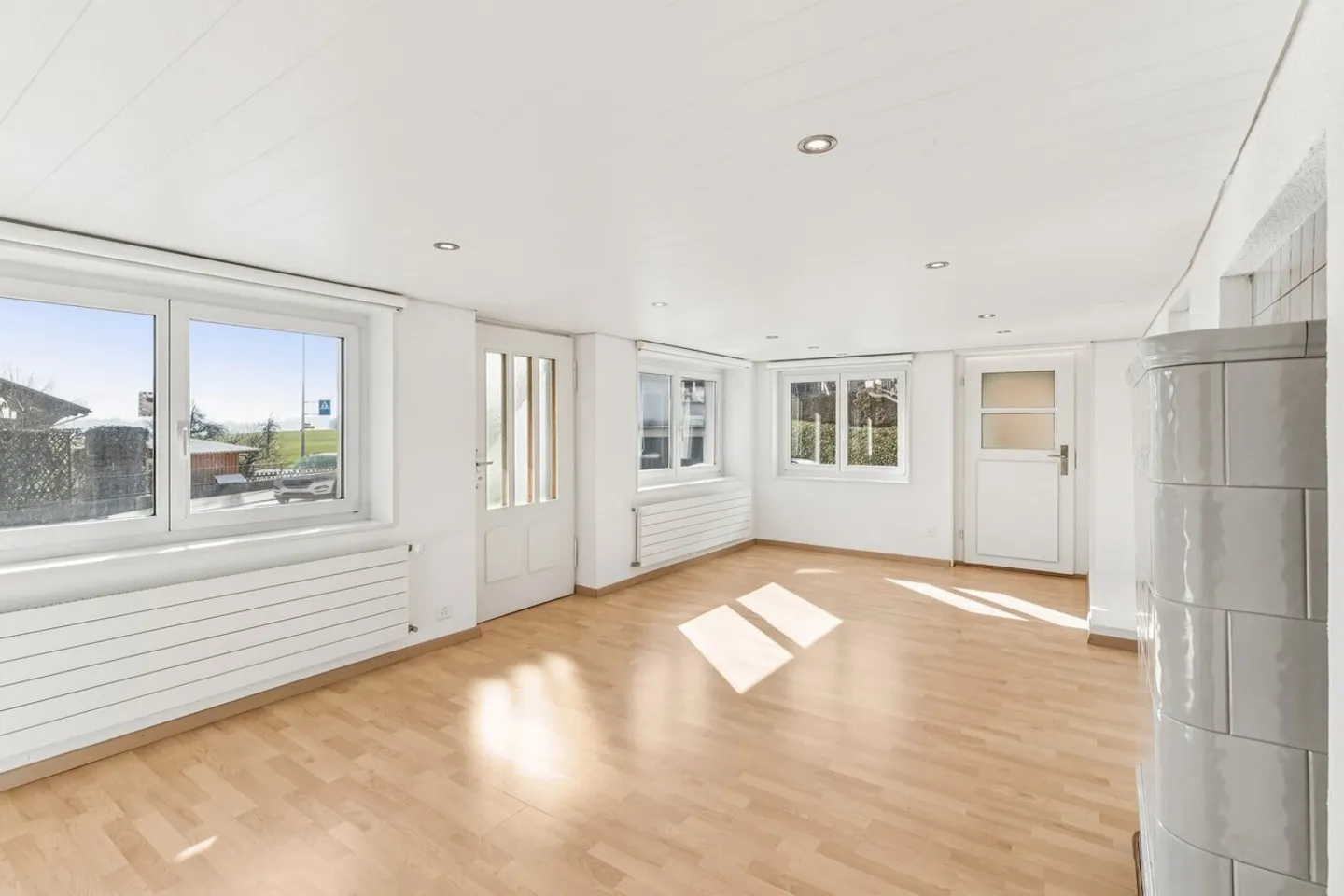 Geräumiges Haus mit vielseitiger Nutzung - Foto 2 von 11