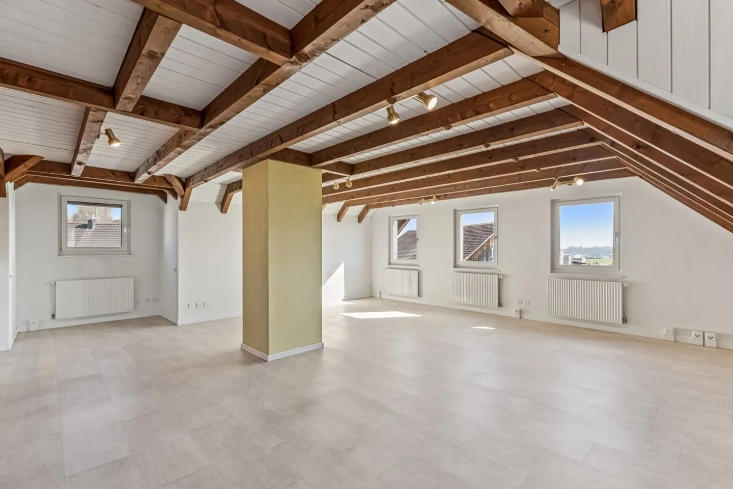 Geräumiges Haus mit vielseitiger Nutzung - Foto 6 von 11