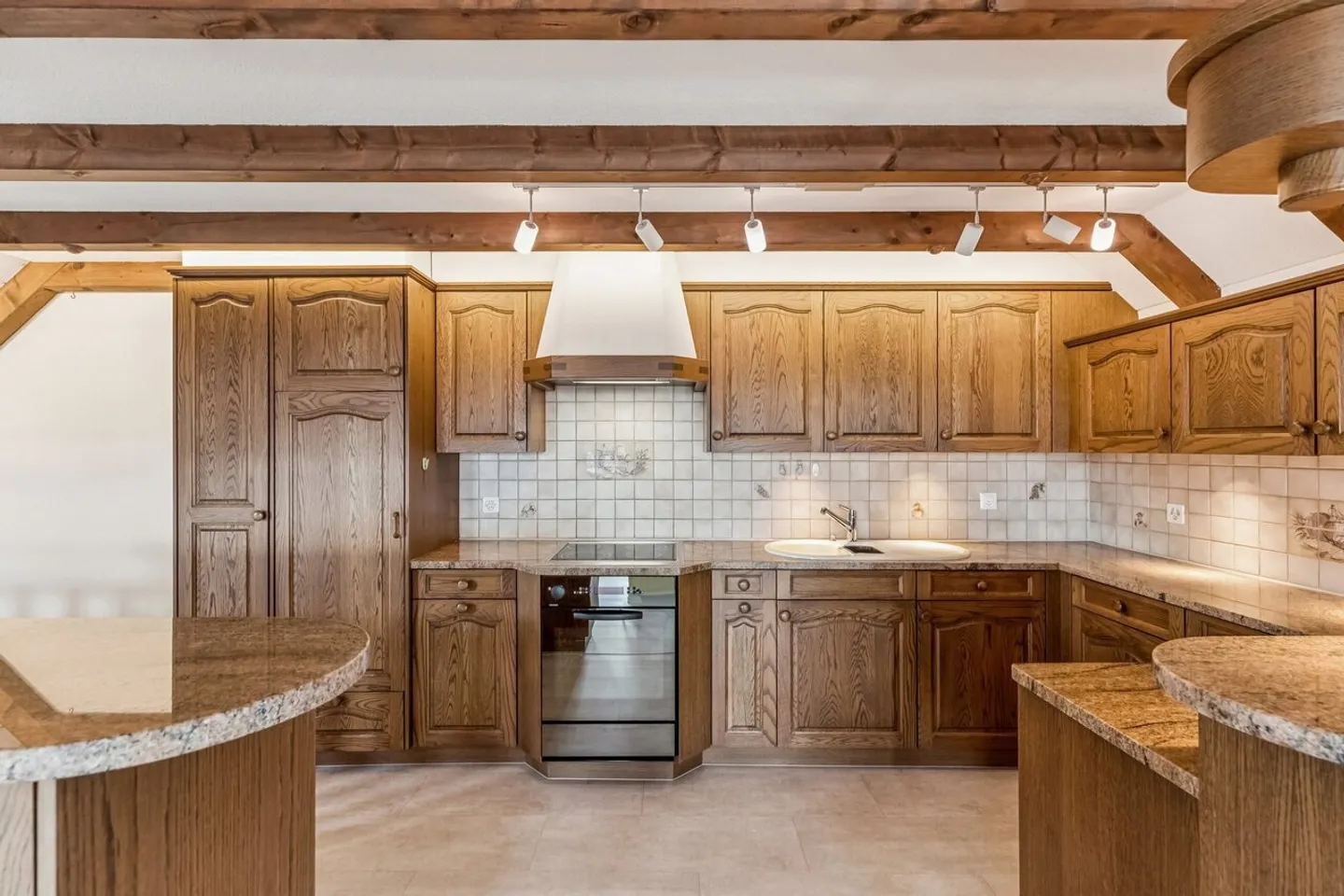 Geräumiges Haus mit vielseitiger Nutzung - Foto 7 von 11