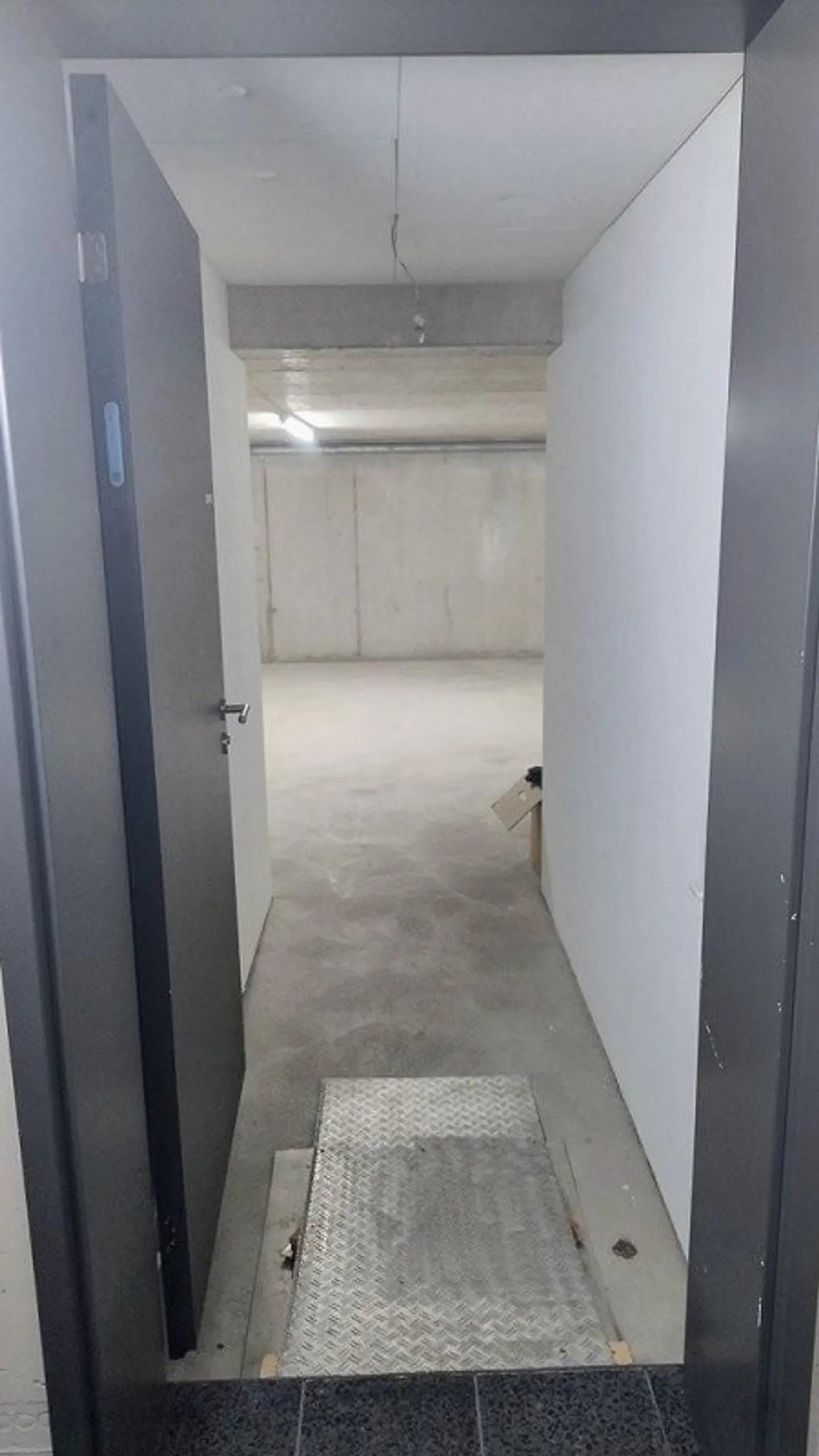 Spazioso magazzino in affitto - Foto 1 di 3