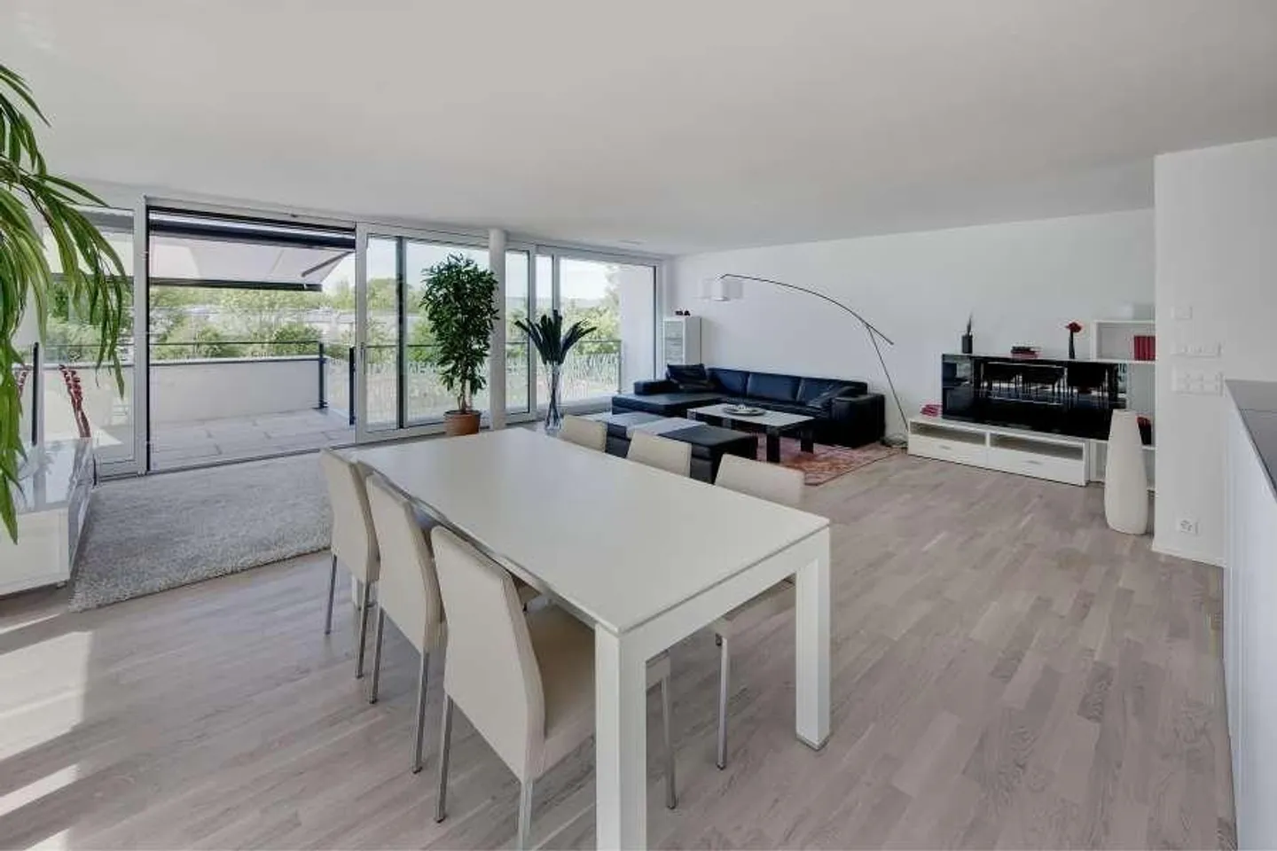 Appartement moderne avec place de parking gratuite - limité jusqu'au 31.03.2027 - Photo 2 sur 6