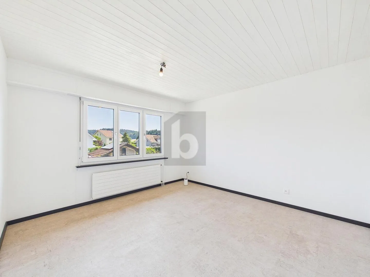 RISTRUTTURATO ENERGETICAMENTE CON 1.339 M² DI CIRCONDARE - Foto 5 di 6