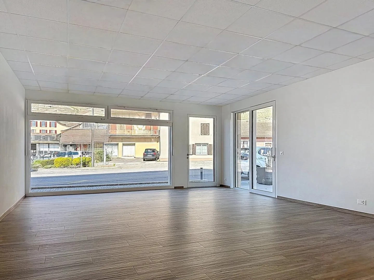 Espace Commercial avec Terrasse - Photo 3 sur 7