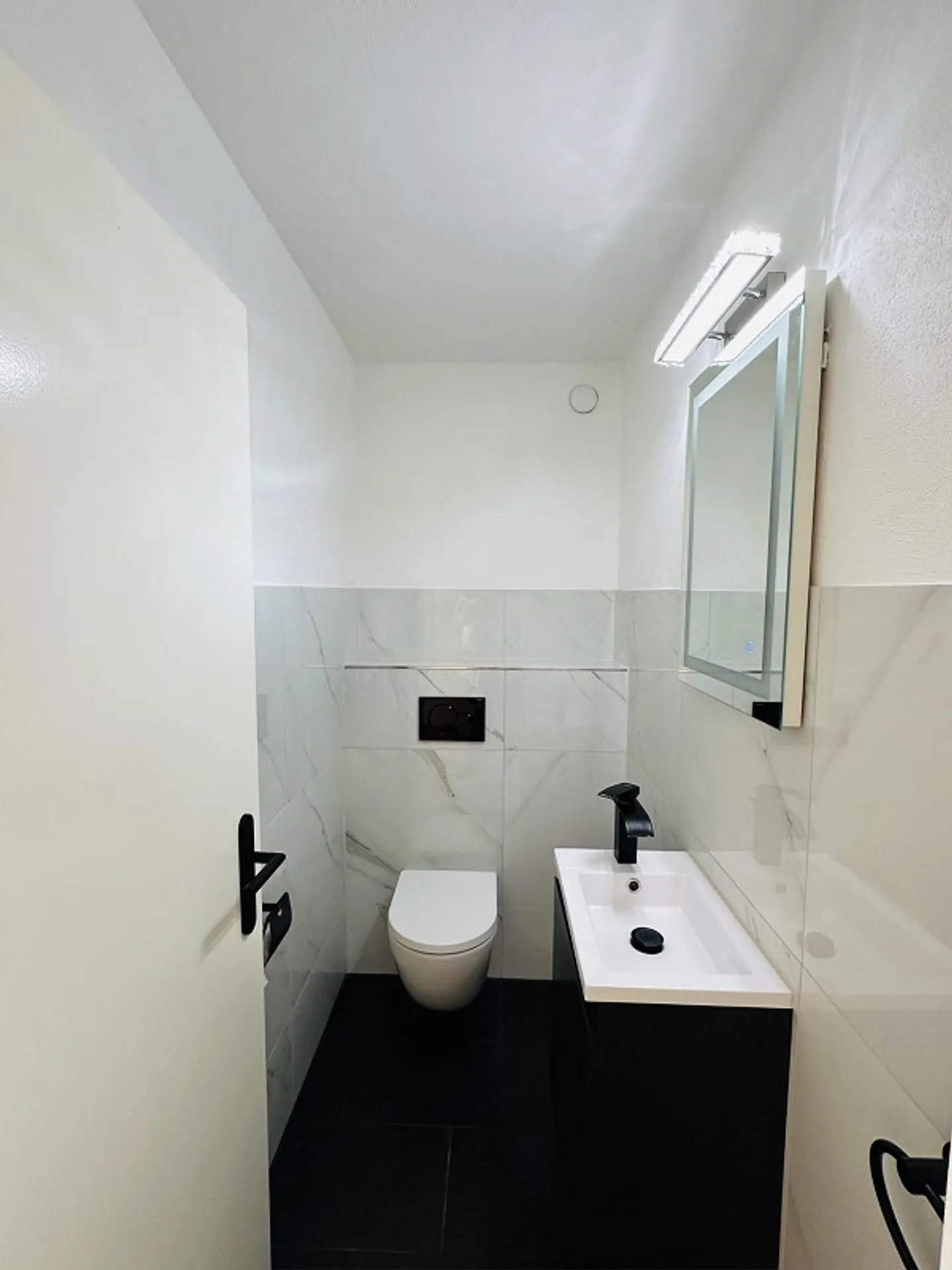 Appartamento tranquillo e luminoso di 3,5 stanze, incluso posto auto, balcone, cantina - Foto 5 di 10