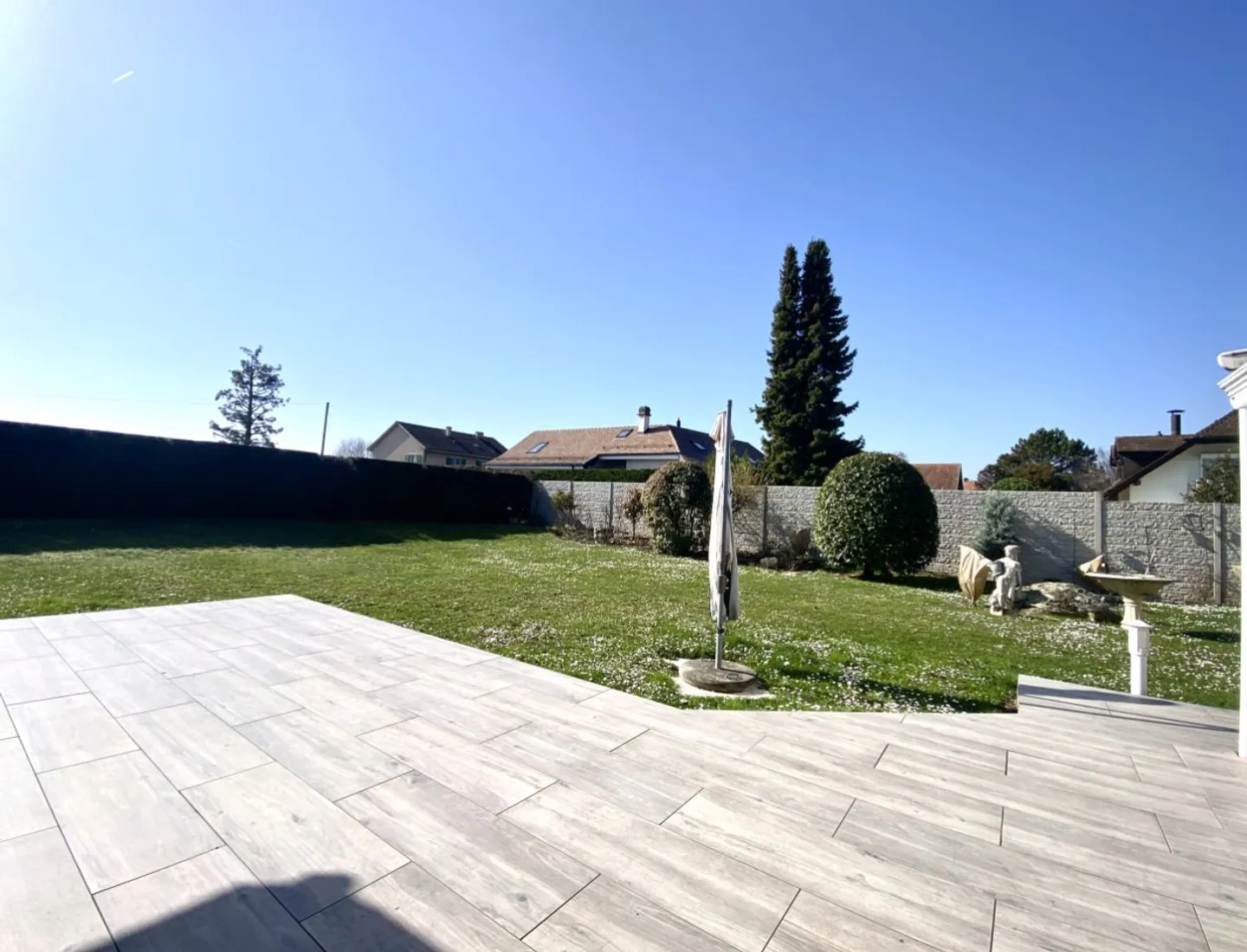 For rent - Magnificent semi-detached house with 7.5 rooms in the heart of Féchy - Photo 8 of 13